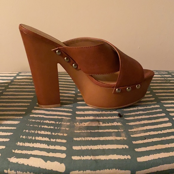 Leather Platform - Picture 4 of 4